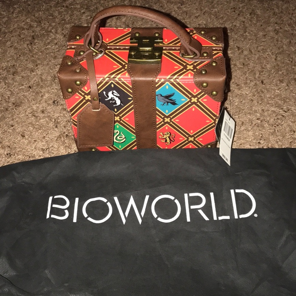 Brand new bioworld Harry Potter purse!!